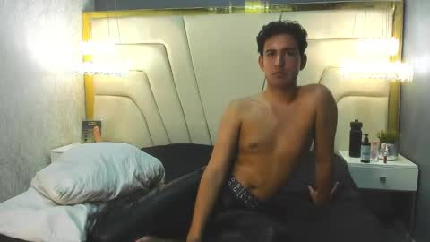 Snapshot of alexsavage_ chatting on March 6, 2:30 am Alexsavage online show from March 6, 2:30 am