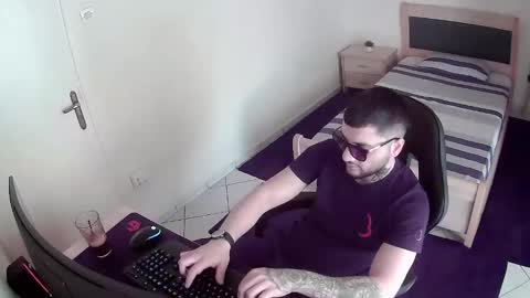 Snapshot of alexthepro00 chatting on May 3, 3:18 pm alexthepro00 online show from May 3, 3:18 pm