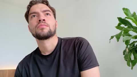 Snapshot of alextwunkk chatting on December 4, 8:39 pm Alex online show from December 4, 8:39 pm