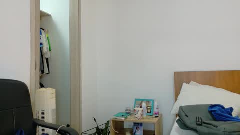 Snapshot of alextwunkk chatting on February 5, 6:29 am Alex online show from February 5, 6:29 am