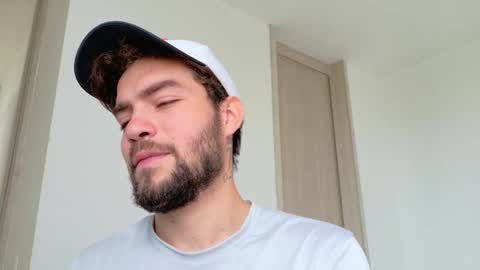 Snapshot of alextwunkk chatting on February 25, 7:01 pm Alex online show from February 25, 7:01 pm