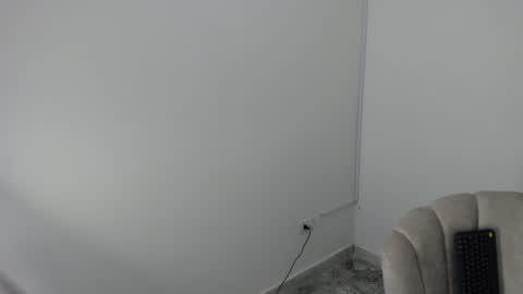 alexx_cum18 online show from June 26, 5:28 pm