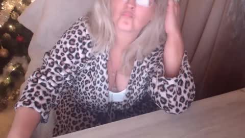 Jhoa online show from December 1, 1:10 am