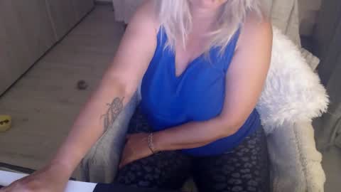 Jhoa online show from May 12, 7:00 pm