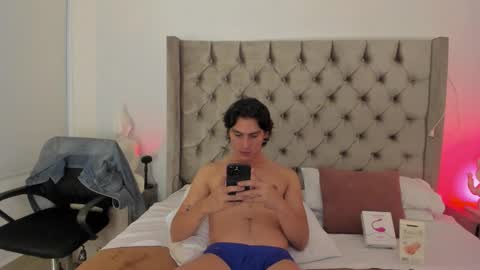 Snapshot of alexxander_hall chatting on September 17, 1:40 am Alexxander Hall online show from September 17, 1:40 am