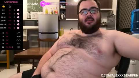 Snapshot of alexxxbear chatting on October 17, 11:13 am alexxxbear online show from October 17, 11:13 am