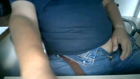 Snapshot of alfonsogomez110 chatting on May 21, 8:05 pm Alfonso Gomez online show from May 21, 8:05 pm
