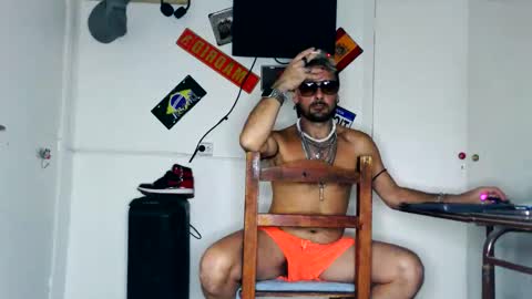 Snapshot of alfredopantuso chatting on April 12, 7:02 am alfredopantuso online show from April 12, 7:02 am