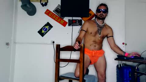 Snapshot of alfredopantuso chatting on April 25, 2:47 am alfredopantuso online show from April 25, 2:47 am