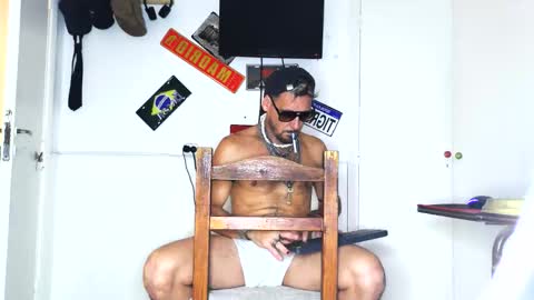 Snapshot of alfredopantuso chatting on May 6, 2:40 am alfredopantuso online show from May 6, 2:40 am