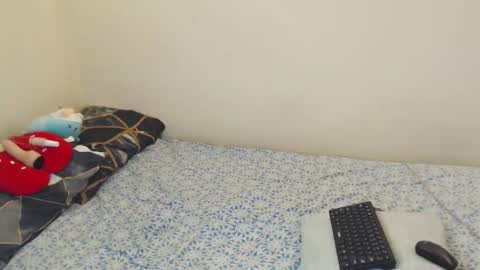 algiz_ online show from November 10, 11:04 pm