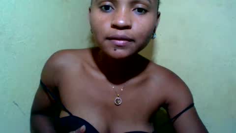 Snapshot of alia411613 chatting on May 23, 7:46 am alia411613 online show from May 23, 7:46 am