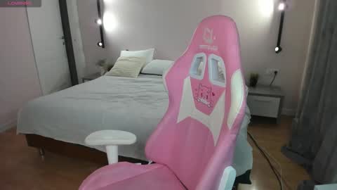 alic_black online show from October 4, 12:30 am