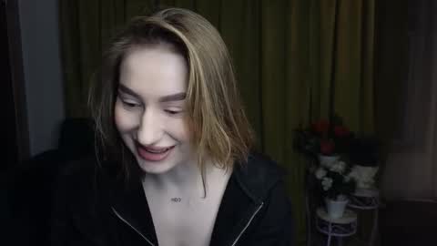 Snapshot of alicafoxis chatting on February 22, 7:01 pm Alica online show from February 22, 7:01 pm