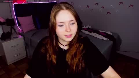 AlicaPeach online show from August 3, 1:05 pm