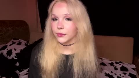 Snapshot of alicauwumeow chatting on April 12, 10:15 pm Alice online show from April 12, 10:15 pm