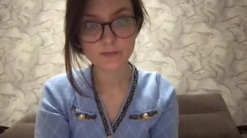 alice00777 online show from November 18, 6:01 pm