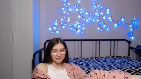 Snapshot of alice_________________________ chatting on December 22, 6:26 pm Alice online show from December 22, 6:26 pm