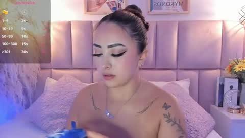 Snapshot of alice__collen_ chatting on July 18, 7:17 pm Alice Collen online show from July 18, 7:17 pm