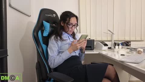 Snapshot of alice_bane chatting on January 7, 6:35 pm A R Y A T I A online show from January 7, 6:35 pm