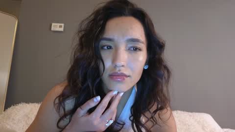 Snapshot of alice_bane chatting on January 15, 10:24 pm A R Y A T I A online show from January 15, 10:24 pm