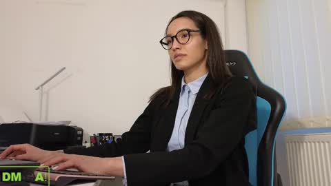Snapshot of alice_bane chatting on March 2, 4:21 pm A R Y A T I A online show from March 2, 4:21 pm