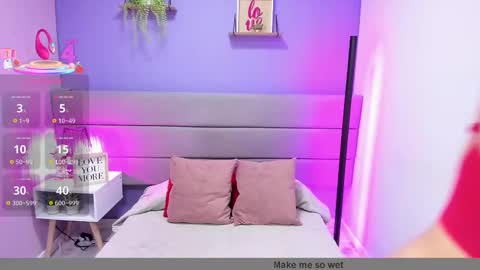 alice_brookss_ online show from October 7, 1:08 pm