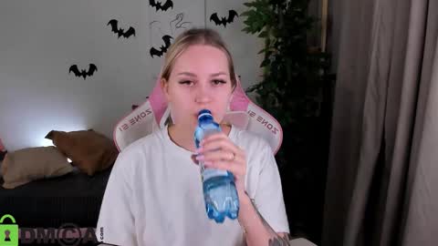 Alice online show from October 31, 9:49 pm