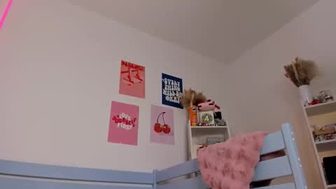 Snapshot of alice_forfun chatting on October 14, 5:30 am Alichery online show from October 14, 5:30 am
