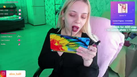 alice_halle online show from December 5, 9:06 am
