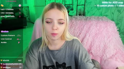 alice_halle online show from December 9, 8:54 pm