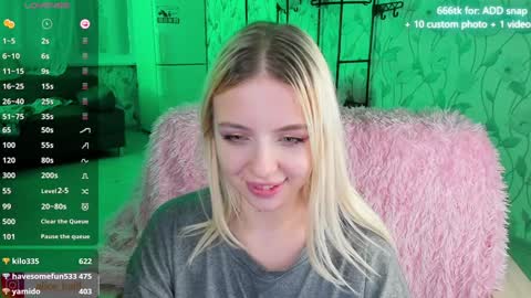 alice_halle online show from December 9, 11:56 pm