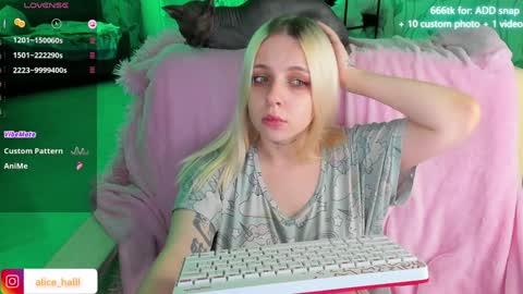 alice_halle online show from December 10, 11:08 pm