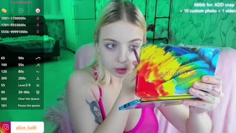 alice_halle online show from December 11, 5:15 pm