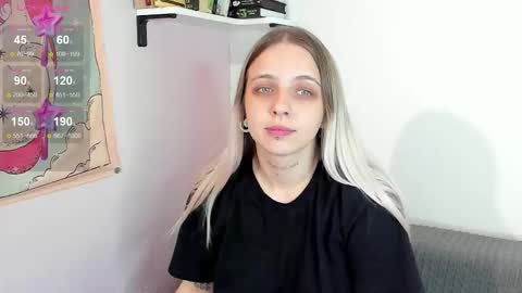 alice_halle online show from October 24, 1:29 pm