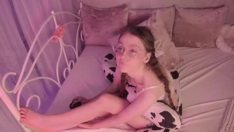 Alice online show from March 6, 5:33 pm