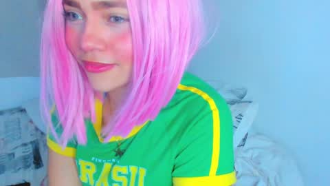 Snapshot of alice_lacroux chatting on December 5, 7:16 am Alice online show from December 5, 7:16 am