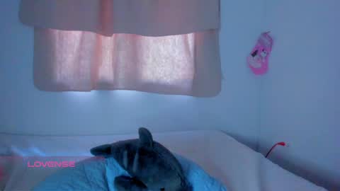 Snapshot of alice_lacroux chatting on December 13, 1:33 pm Alice online show from December 13, 1:33 pm