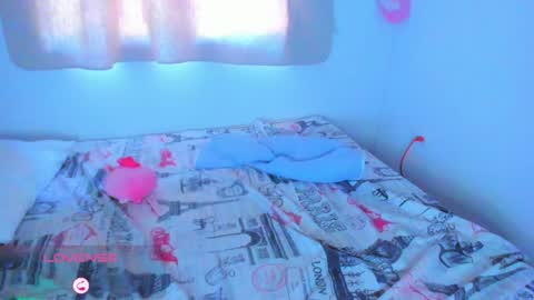 Snapshot of alice_lacroux chatting on December 13, 6:49 pm Alice online show from December 13, 6:49 pm