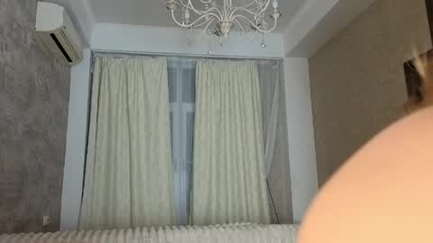 Snapshot of alice_liss_ chatting on May 1, 5:50 pm Alice online show from May 1, 5:50 pm
