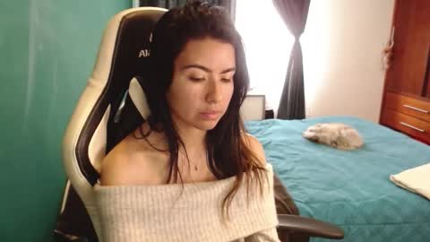 Snapshot of alice_middle01 chatting on February 11, 3:39 pm Alice online show from February 11, 3:39 pm