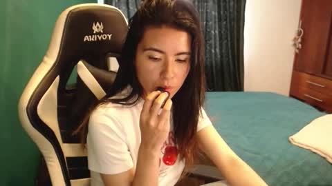 Snapshot of alice_middle01 chatting on February 25, 3:32 pm Alice online show from February 25, 3:32 pm