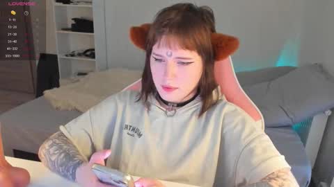 Snapshot of alice_moonshard chatting on October 6, 1:08 pm Alice online show from October 6, 1:08 pm