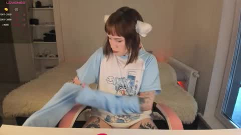 Snapshot of alice_moonshard chatting on October 11, 12:15 pm Alice online show from October 11, 12:15 pm