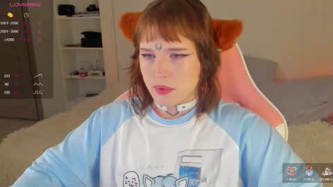 Snapshot of alice_moonshard chatting on October 12, 1:10 pm Alice online show from October 12, 1:10 pm