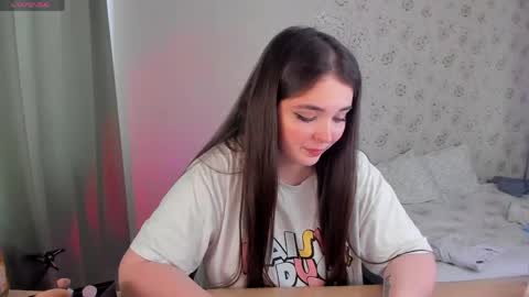 Snapshot of alice_next_door_ chatting on April 3, 1:20 pm Alice online show from April 3, 1:20 pm