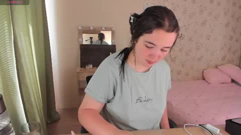 Snapshot of alice_next_door_ chatting on July 2, 10:43 am Alice online show from July 2, 10:43 am