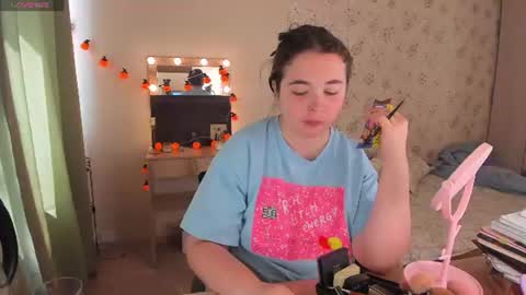 Snapshot of alice_next_door_ chatting on July 7, 10:41 am Alice online show from July 7, 10:41 am