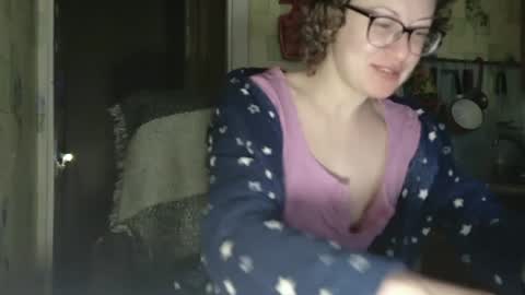 Snapshot of alice_peach chatting on December 6, 12:27 pm bigclit daddy squirt bigdildo fit online show from December 6, 12:27 pm