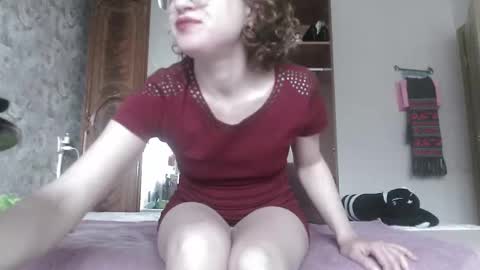 Snapshot of alice_peach chatting on March 3, 12:27 pm bigclit daddy squirt bigdildo fit online show from March 3, 12:27 pm